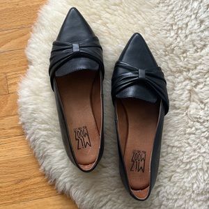 Miz Mooz Flats! Barely worn.